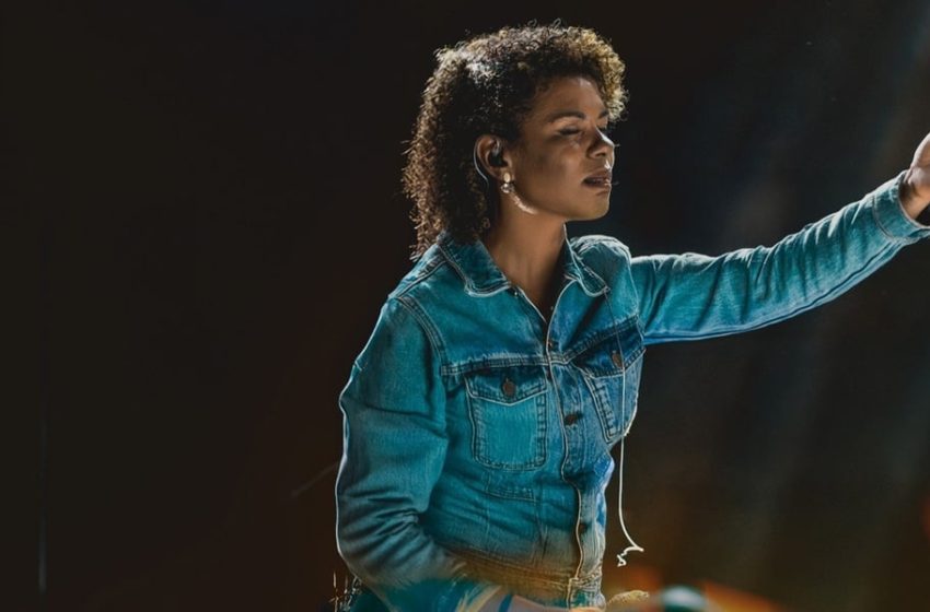 Nívea Soares relança o clássico “Santo” em nova versão ao vivo