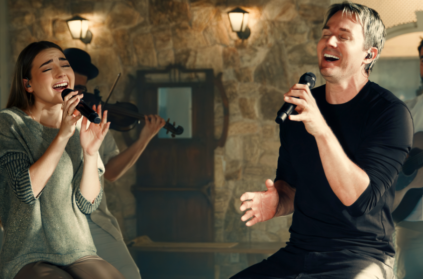  Esther Durán lança dueto com seu pai, Chris Durán