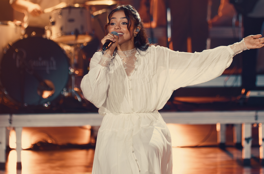  Julia Vitória apresenta nova música “Princípio e Fim”